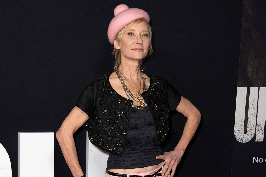 Mobil yang sama kemudian menabrak dan merusak parah rumah Mar Vista hingga menimbulkan kebakaran. 