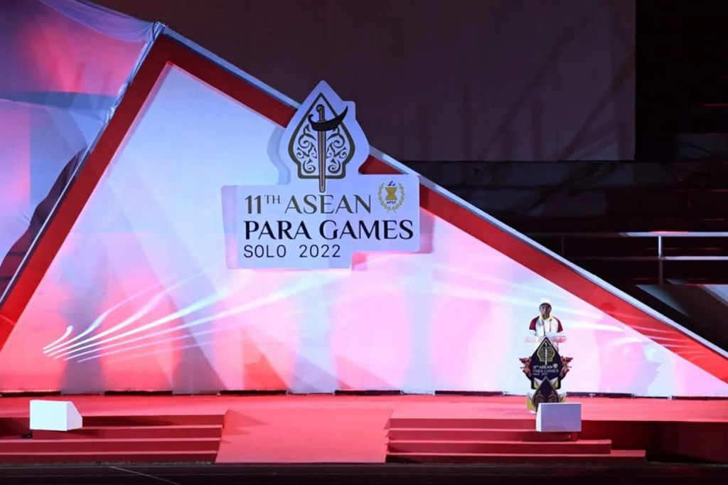 Dalam penutupan ini, Jokowi mengapresiasi semua atlet kontingen hingga semua orang yang terlibat dalam penyelenggaraan ASEAN Para Games 2022.