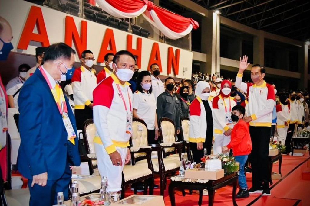 Presiden Joko Widodo secara resmi menutup ASEAN Para Games XI Tahun 2022 yang telah berlangsung sejak tanggal 30 Juli 2022. 