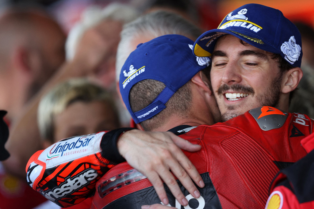 Rider Ducati, Francesco Bagnaia, menjadi yang tercepat di MotoGP Inggris 2022. Pecco pun sudah mengoleksi empat kemenangan musim ini.