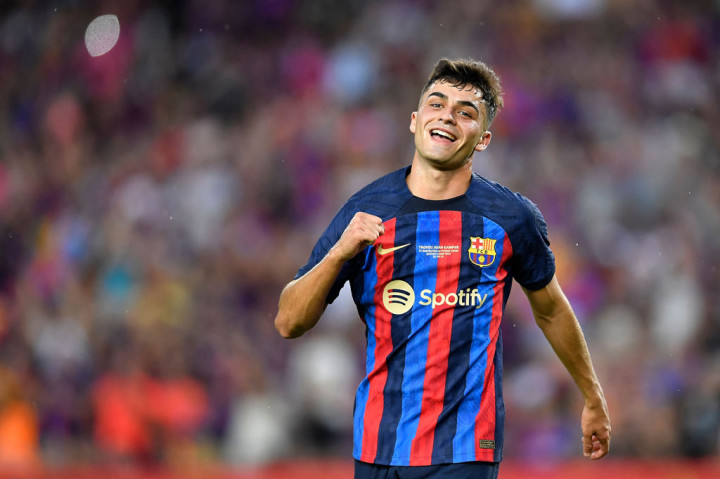 
Pedri menambah gol kedua dan keempat pada menit kelima dan 19, dengan memanfaatkan sepakan Ousmane Dembele.