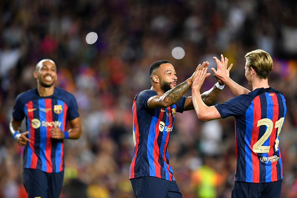 Pierre-Emerick Aubameyang dan Frenkie de Jong melengkapi kemenangan timnya di babak kedua.