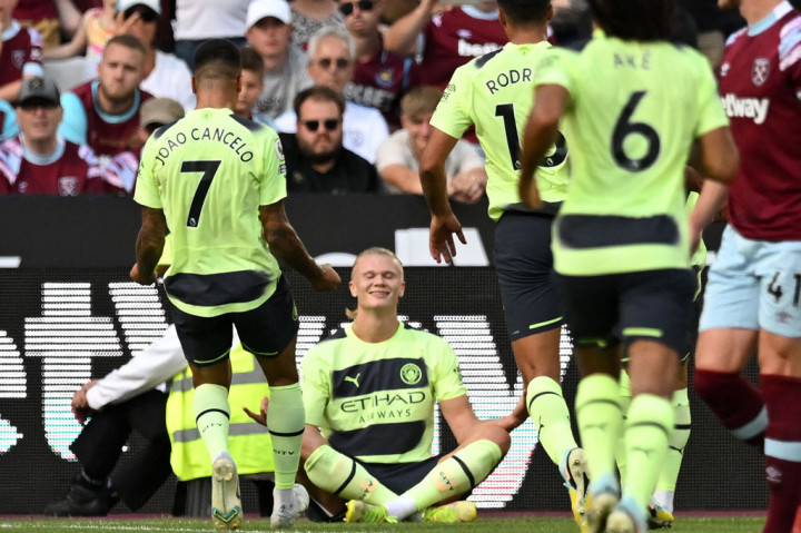 Selepas jeda, City terus mendominasi jalannya permainan. Pada menit ke-65, Haaland mencetak brace. Berawal dari umpan terobosan De Bruyne ke Haaland, dia kemudian dengan tenang mengarahkan sepakan ke pojok bawah gawang West Ham untuk membawa City unggul 2-0.
