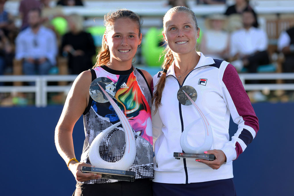 Kasatkina, peringkat 12 dunia dan unggulan ketujuh meraih gelar juara usai menang atas Shelby Rogers 
 dengan skor 6-7 (2/7), 6-1, 6-2.