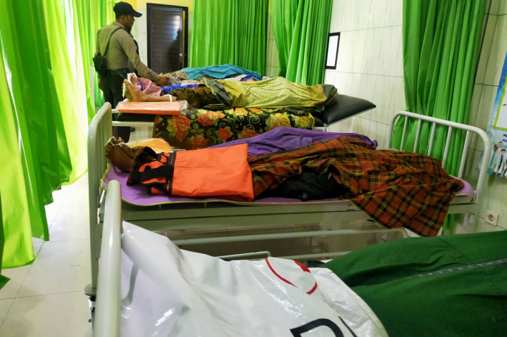 Sedikitnya delapan orang meninggal dunia dan sembilan lainnya luka-luka setelah pikap yang mereka tumpangi terjun ke jurang di Dusun Cimara, Desa Cibeureum, Kecamatan Sukamantri, Kabupaten Ciamis, Jawa Barat, Senin, 8 Agustus 2022. Kecelakaan diduga disebabkan mobil mengalami rem blong .