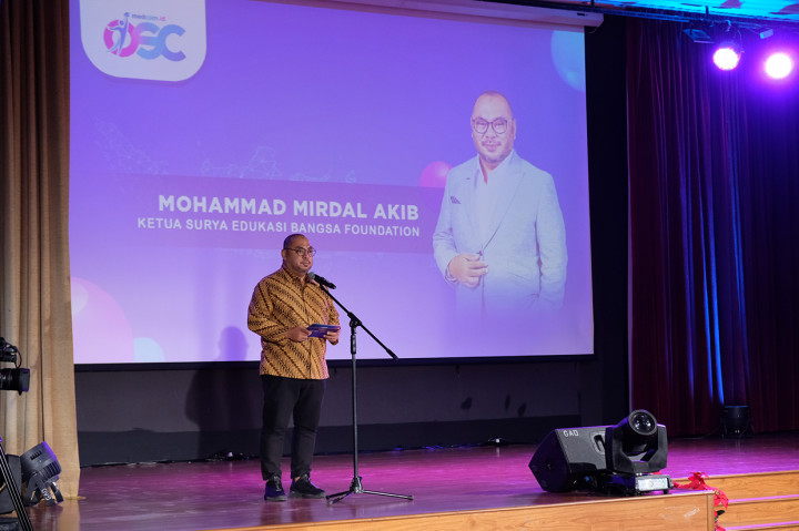Ketua Surya Edukasi Bangsa Foundation (SEBAF) dan CEO Media Group Mirdal Akib yang juga memberikan sambutan saat Peluncuran Beasiswa OSC (Online Scholarshiop Competition) Medcom.id 2022 di Universitas Tarumanagara (Untar) Jakarta, Senin, 8 Agustus 2022.
