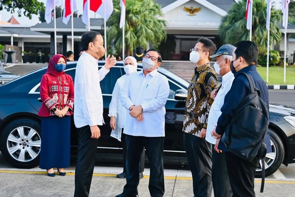 Presiden Joko Widodo atau Jokowi dan Ibu Negara Iriana bertolak menuju Provinsi Kalimantan Barat (Kalbar) untuk melakukan kunjungan kerja pada hari ini, Selasa, 9 Agustus 2022.