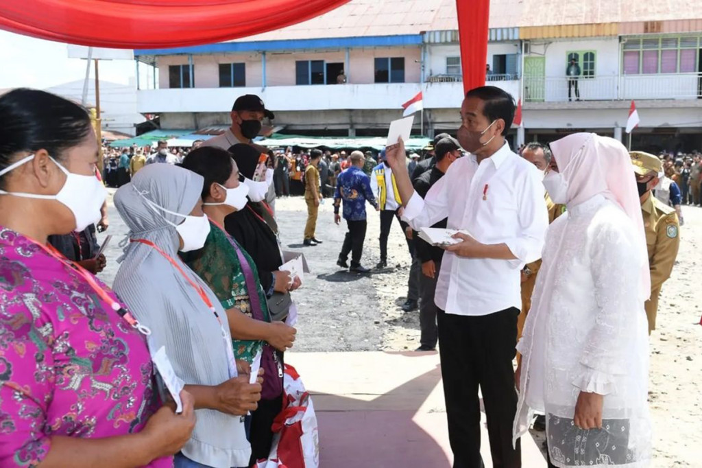 Saat memberikan bantuan, presiden berpesan agar masyarakat memanfaatkan BMK senilai Rp 1,2 juta yang diberikan sebagai tambahan modal kerja atau modal usaha. Bantuan tersebut, juga dapat digunakan untuk memenuhi kebutuhan yang produktif.
