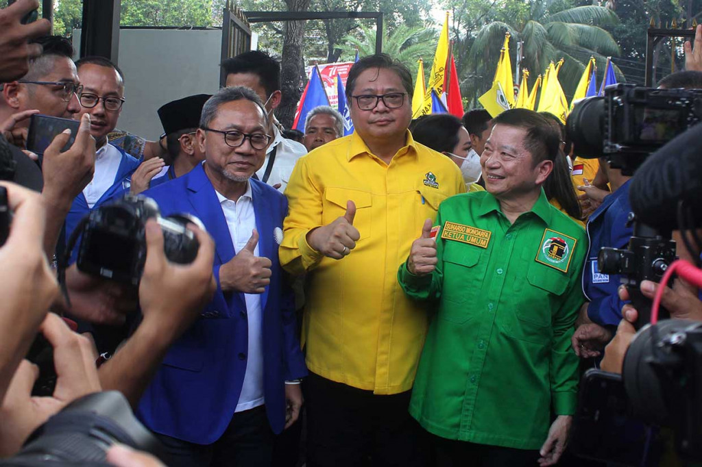 Partai Golkar, PPP dan PAN yang tergabung dalam Koalisi Indonesia Bersatu (KIB) di hari yang sama mendaftarkan diri sebagai salah satu calon partai peserta Pemilu 2024 ke KPU.