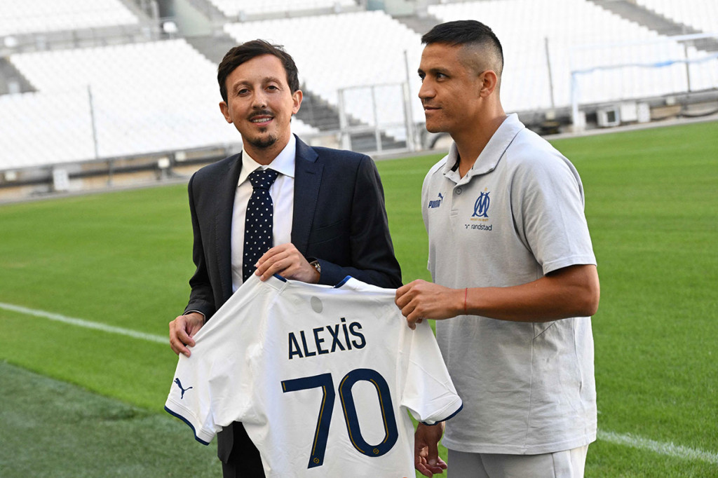 Marseille mengontrak mantan bintang Arsenal dan Barcelona Alexis Sanchez dalam status bebas transfer setelah hengkang dari Inter Milan. Dia menjadi rekrutan kesembilan Marseille pada musim panas ini.