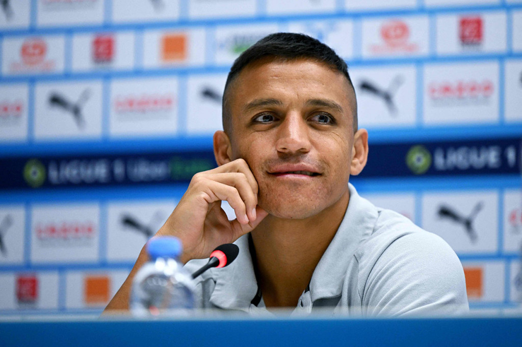 Marseille menjadi klub keenam Sanchez di Eropa setelah Udinese, Barcelona, ??Arsenal, Manchester United, dan Inter.