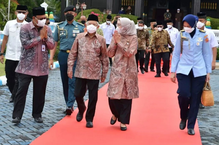 Usai meninjau posyandu di Banjarbaru, Ma'ruf Amin dan istri kembali ke Jakarta melalui Bandara Syamsuddin Noor. Wapres dan rombongan dilepas oleh Gubernur Kalimantan Selatan Sahbirin Noor.