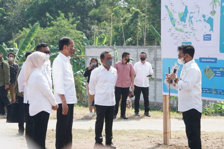 Penanaman perdana ini dilakukan di Sukoharjo, Karanganyar, Boyolali, dengan target 200.000 batang. Penanaman kelapa genjah akan dilakukan seluas 46 ribu hektare di Boyolali, 44 ribu hektare di Karanganyar, dan 110 ribu di Sukoharjo.