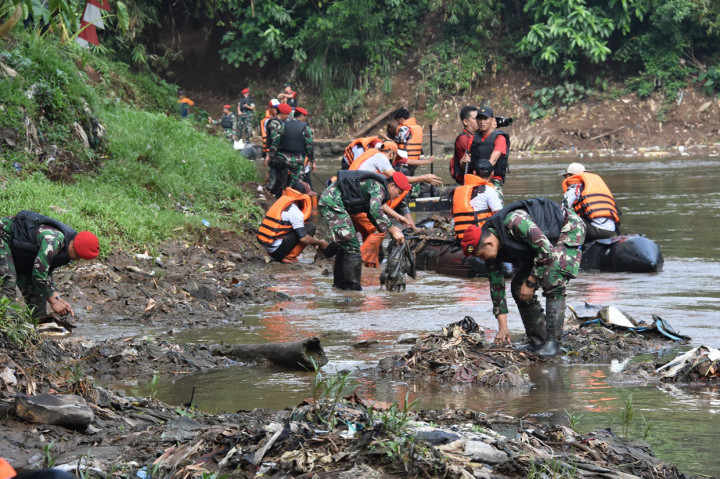 Lomba Pembersihan Sungai Ciliwung yang dilaksanakan pada hari Jumat, 12 Agustus 2022, ini diikuti oleh prajurit Kopassus dan warga masyarakat dari 8 (delapan) desa binaan yang berada di sekitar Asrama Kopassus Cijantung. Prajurit Kopassus bersama-sama dengan Warga menyusuri sungai Ciliwung menggunakan perahu karet dan berlomba-lomba membersihkan Sungai Ciliwung dari sampah khususnya sampah non organik. 