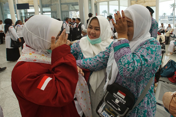 Kloter terakhir tersebut dilepas oleh Sekjen Kementerian Agama Nizar Ali, di Bandara Internasional Amir Muhammad bin Abdul Aziz (AMAA) Madinah.