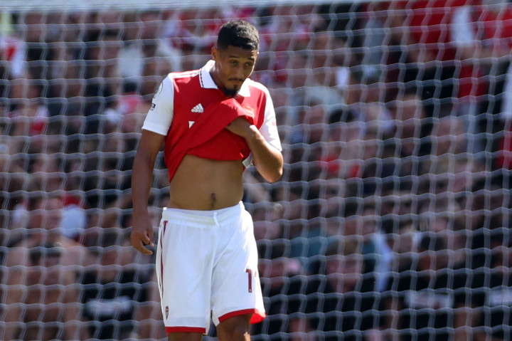 Arsenal yang tampil dominan, harus kebobolan pada menit ke-53. Leicester City berhasil memperkecil ketertinggalan setelah William Saliba melakukan aksi bunuh diri.