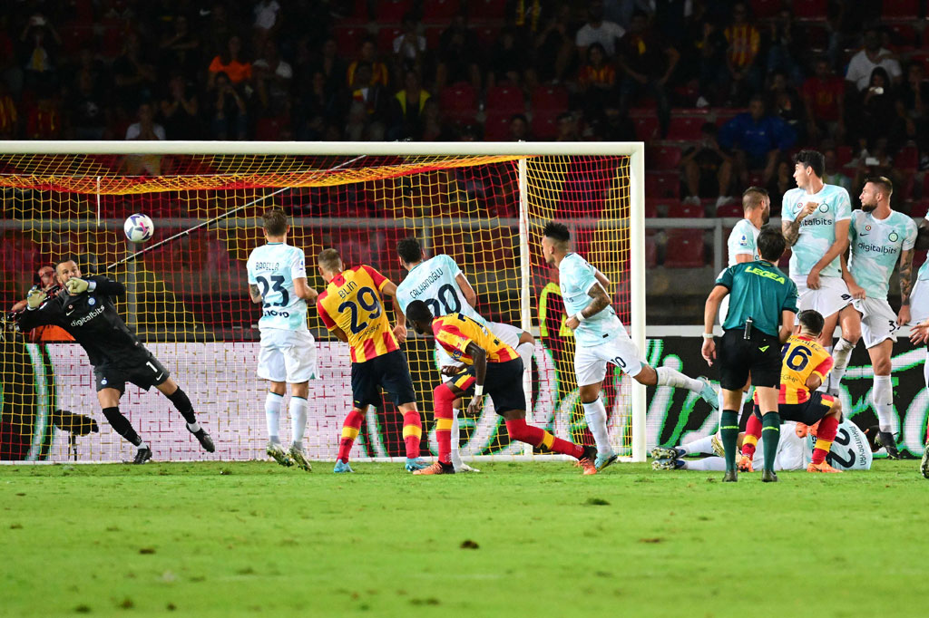 Beberapa kali pemain Inter dan Lecce saling bertukar serangan, tetapi tidak ada gol tambahan yang tercipta hingga babak pertama selesai.