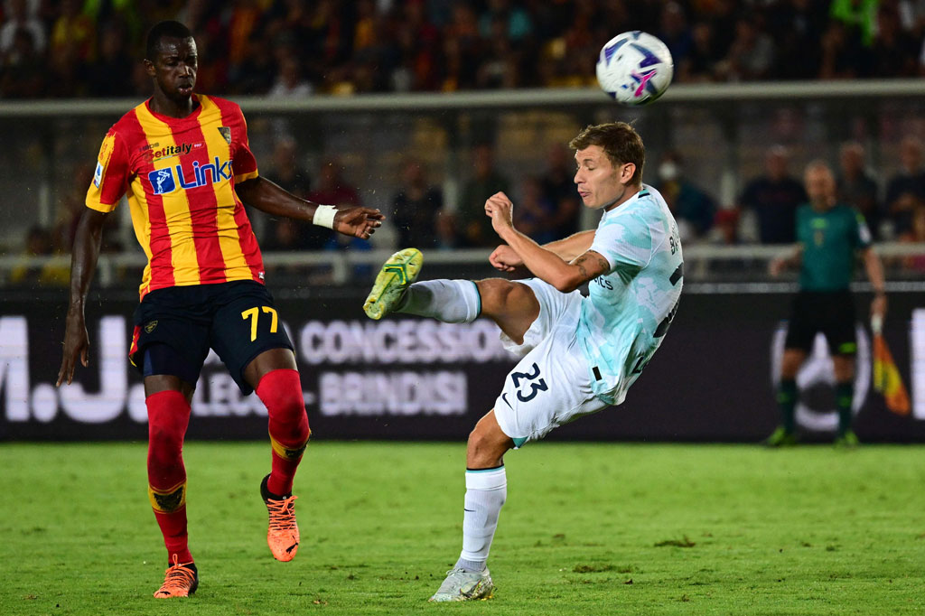 Selepas jeda istirahat, Lecce mencoba lebih berani keluar menyerang. Hasilnya, I Giallorossi berhasil menyamakan kedudukan menjadi 1-1 melalui Assan Ceesay pada menit ke-48.