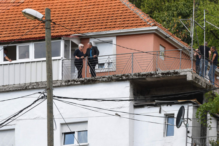 Pelaku diyakini telah dibunuh oleh seorang penduduk setempat, menurut Nastic, menganulir laporan sebelumnya yang menyatakan pria bersenjata itu telah ditembak oleh polisi.