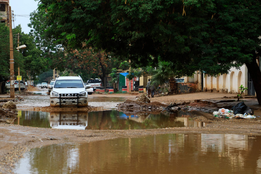 Sedikitnya 52 orng meninggal dunia dan ribuan rumah hancur setelah banjir yang disebabkan oleh hujan lebat menerjang Sudan, Sabtu, 13 Agustus 2022.