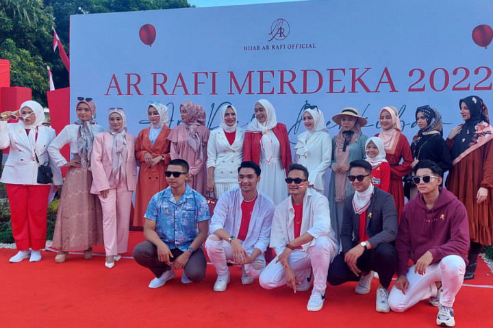 Bintang Tamu sekaligus juri lomba Modelling Adelia Pasha mengaku senang bisa hadir di tengah-tengah masyarakat Kudus. Menurutnya, banyak masyarakat Kudus yang bertalenta, khususnya di bidang fashion dan modelling.