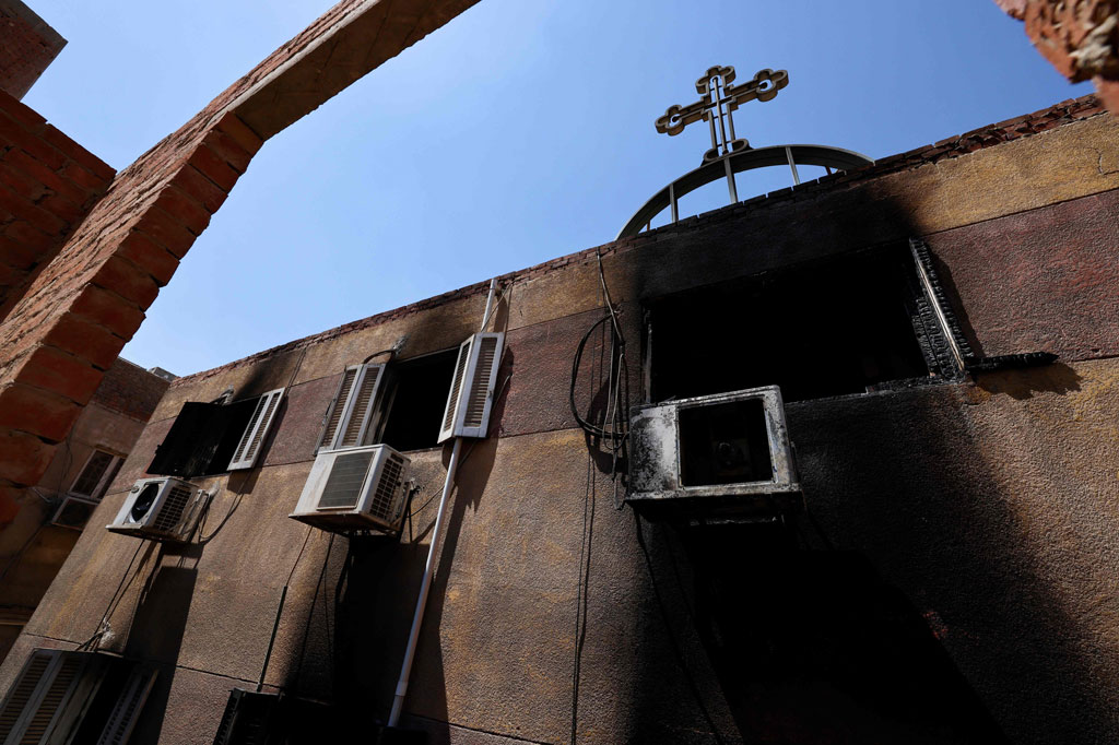 Penampakan Gereja Abu Sifin yang terletak di lingkungan padat penduduk Imbaba di sebelah barat sungai Nil, bagian dari provinsi Giza, pascakebakaran pada Minggu, 14 Agustus 2022.