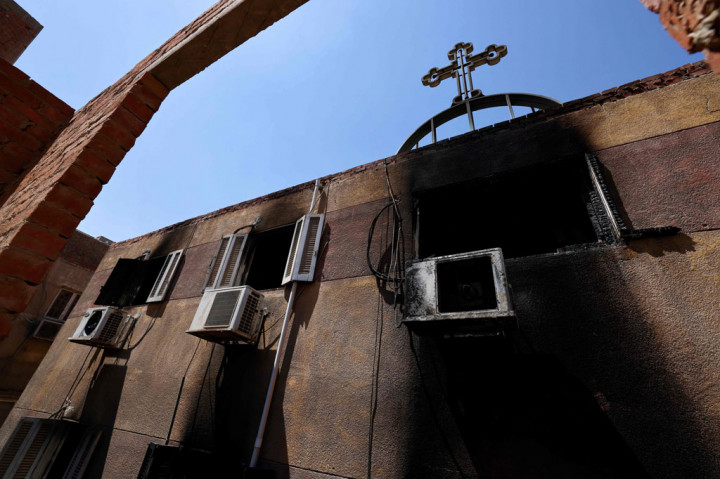 Penampakan Gereja Abu Sifin yang terletak di lingkungan padat penduduk Imbaba di sebelah barat sungai Nil, bagian dari provinsi Giza, pascakebakaran pada Minggu, 14 Agustus 2022.