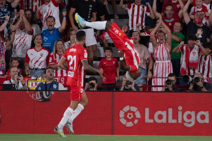 Almeria mampu mencetak gol cepat saat laga baru berjalan enam menit. Menerima umpan dari Inigo Equaras, Largie Ramazani terbebas dari perangkap offside, dan kemudian melepas sepakan keras yang gagal dibendung kiper Thibaut Courtois. Tuan rumah unggul 1-0.