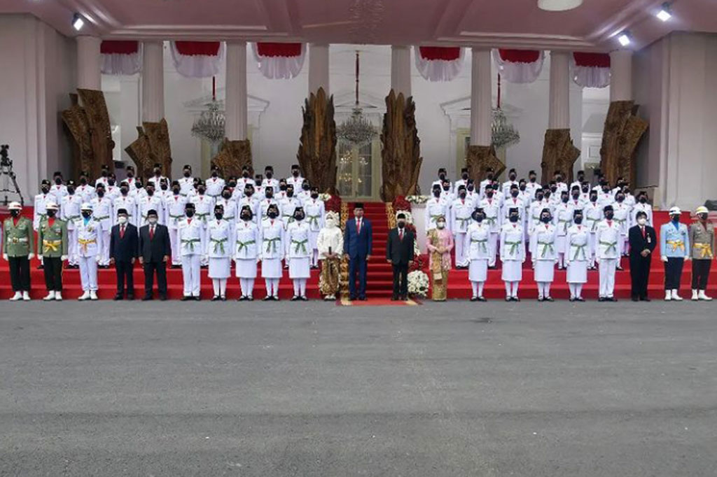 Presiden Joko Widodo mengukuhkan 68 pelajar SMA menjadi anggota Pasukan Pengibar Bendara Pusaka (Paskibraka) Tahun 2022. Upacara pengukuhan tersebut digelar di halaman Istana Merdeka, Jakarta, pada Senin, 15 Agustus 2022.