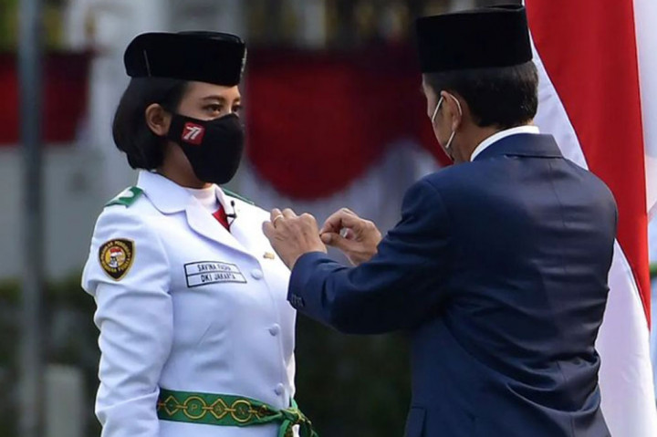 Presiden Joko Widodo mengukuhkan 68 pelajar SMA menjadi anggota Pasukan Pengibar Bendara Pusaka (Paskibraka) Tahun 2022. Upacara pengukuhan tersebut digelar di halaman Istana Merdeka, Jakarta, pada Senin, 15 Agustus 2022.