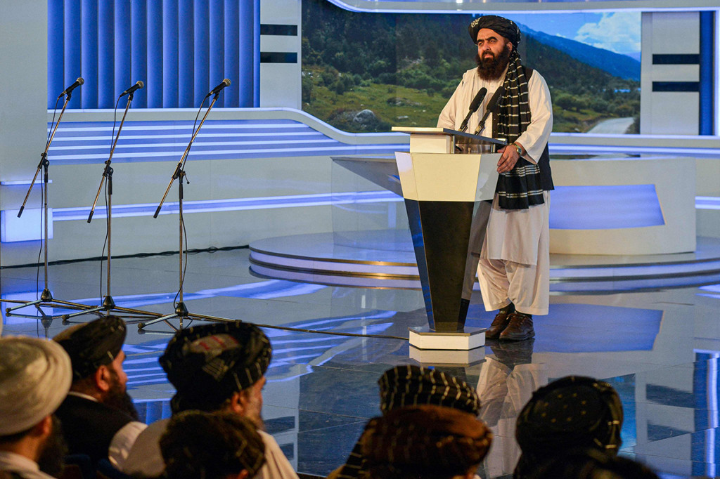 Para pemimpin Taliban juga menghadiri upacara ulang tahun tersebut.