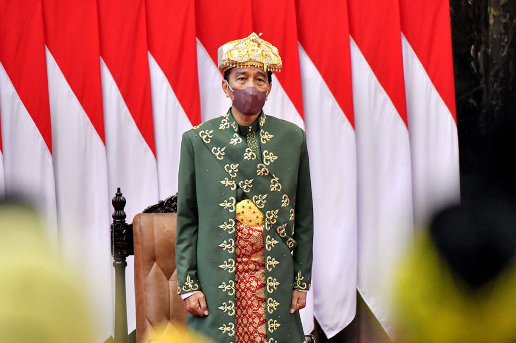 Presiden Joko Widodo (Jokowi) menegaskan ada setidaknya minimal lima agenda besar yang tidak boleh berhenti. Pertama, Hilirisasi dan industrialisasi sumber daya alam.