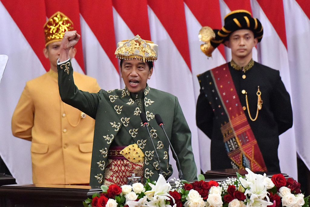 Keempat, Dukung UMKM agar segera naik kelas. Digitalisasi ekonomi yang telah melahirkan dua decacorn dan sembilan unicorn terus didorong untuk membantu pemberdayaan UMKM. Sebanyak 19 juta UMKM telah masuk dalam ekosistem digital dan ditargetkan sebesar 30 juta UMKM akan masuk ekosistem digital pada 2024.