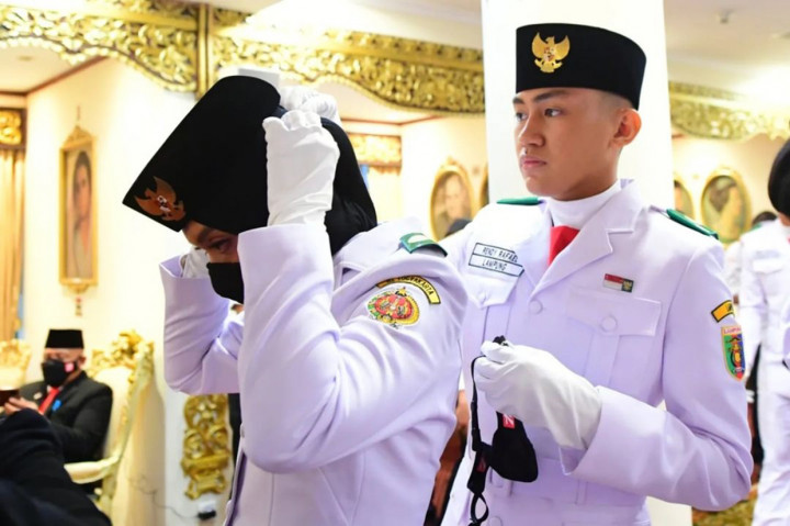 Paskibraka 2022 yang anggotanya berasal dari perwakilan masing-masing provinsi di Indonesia sebelumnya telah dikukuhkan oleh Presiden Joko Widodo pada Senin, 15 Agustus 2022, di halaman Istana Merdeka, Jakarta.  Sebanyak 68 pemuda telah mengucapkan Ikrar Putra Indonesia dan siap untuk menjalankan tugasnya pagi ini.