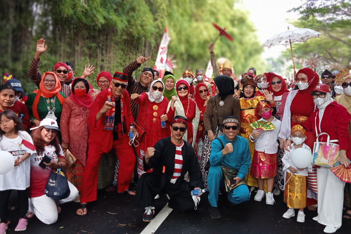 Salah seorang warga, Iman, mengaku harus mempersiapkan kostum untuk kegiatan itu selama beberapa hari.