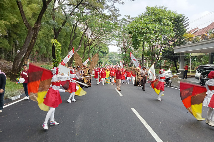 Di antaranya yaitu pertunjukan ondel-ondel serta iringan drumband dalam karnaval.