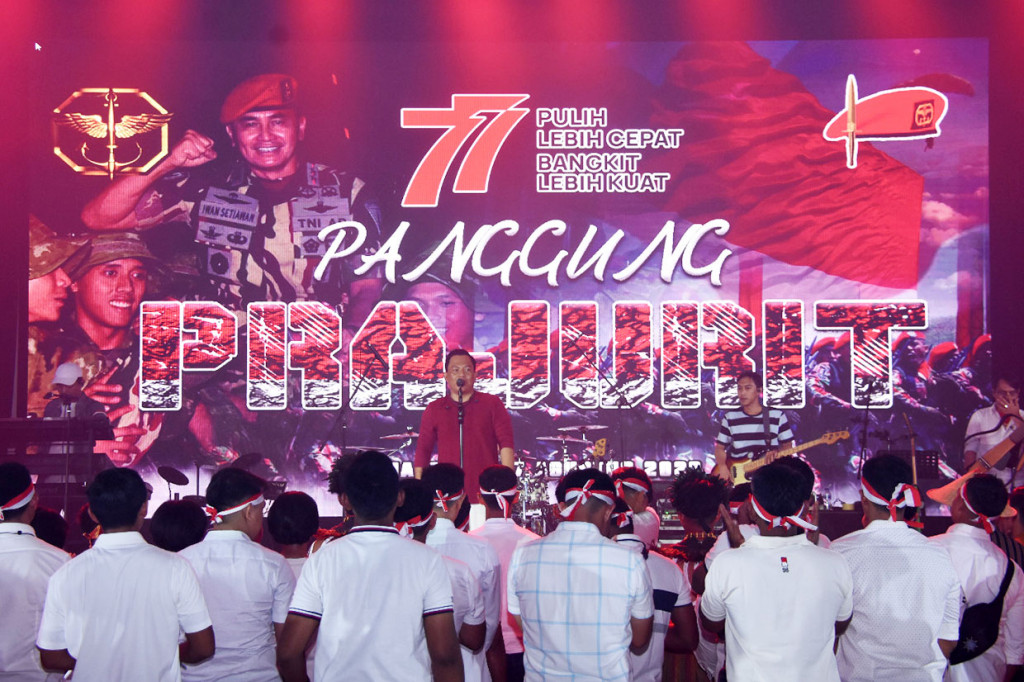 Komando Pasukan Khusus (Kopassus) menggelar gebyar Panggung Prajurit merayakan HUT ke-77 RI. Panggung prajurit diisi dengan berbagai hiburan seperti musik dari grup band ternama, Wali dengan lagu-lagunya yang bernuansa kehidupan.