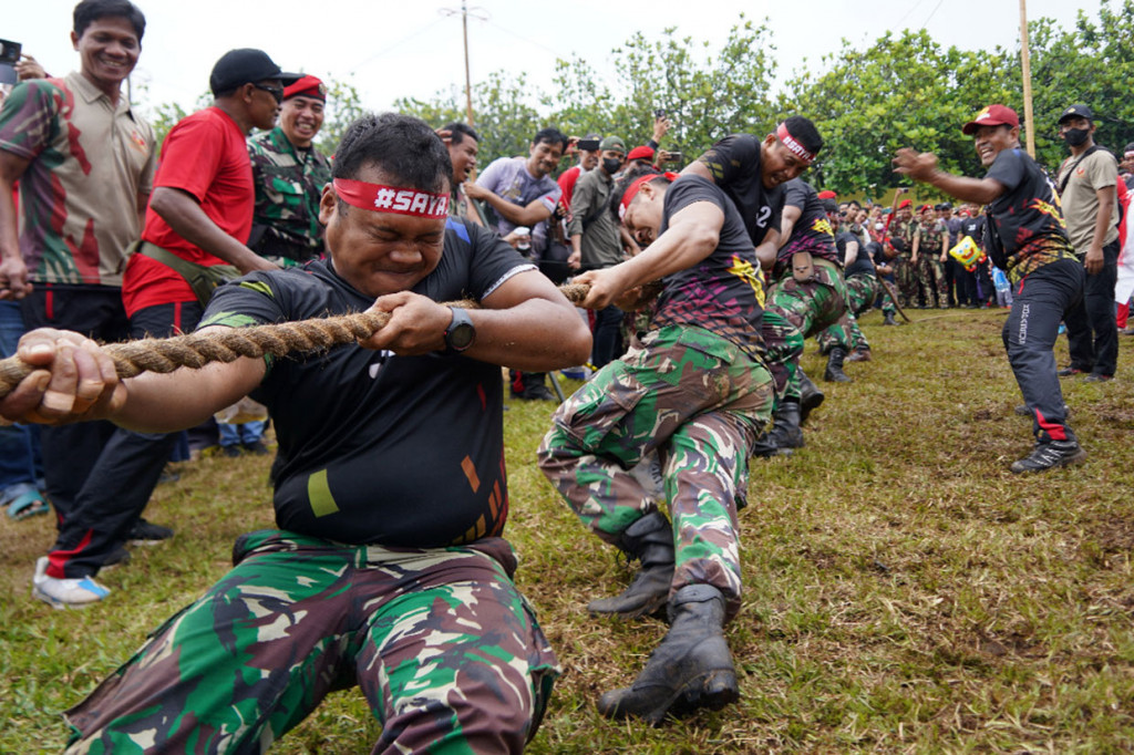 Kemudian festival Sungai ciliwung dilanjutkan lomba mancing, bakti sosial melalui donor darah dan pembagian sembako, tarik tambang.