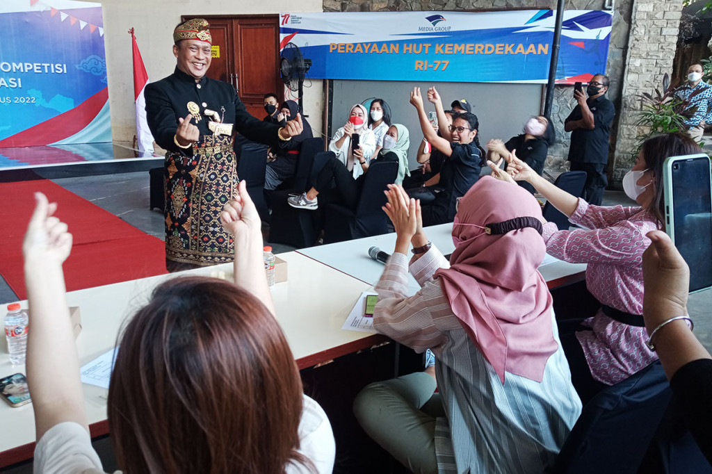Unjuk kebolehan peserta dalam lomba fashion show.