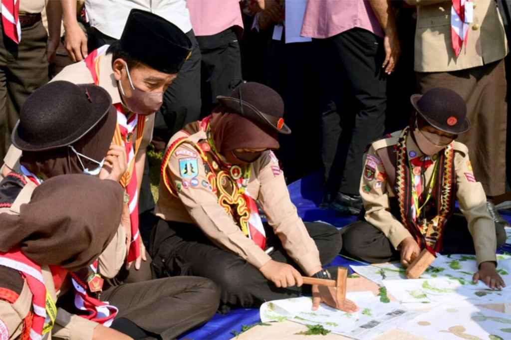 Menurut Presiden, Jambore Nasional tahun ini tidak hanya diisi dengan kegiatan alam, tetapi juga lingkungan hidup dan pengenalan warisan budaya tak benda Indonesia berupa batik kepada pada penggalang.