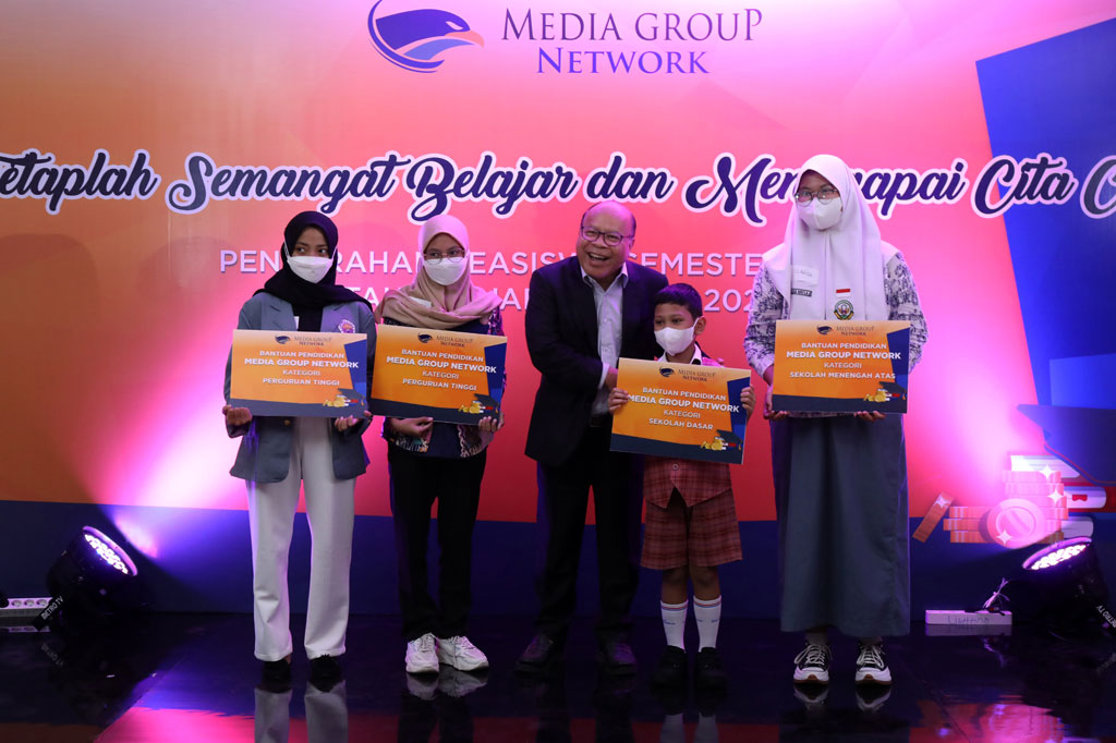Tahun ini Media Group Network kembali memberikan bantuan pendidikan kepada 66 anak karyawan yang berprestasi dari tingkat SD-perguruan tinggi.