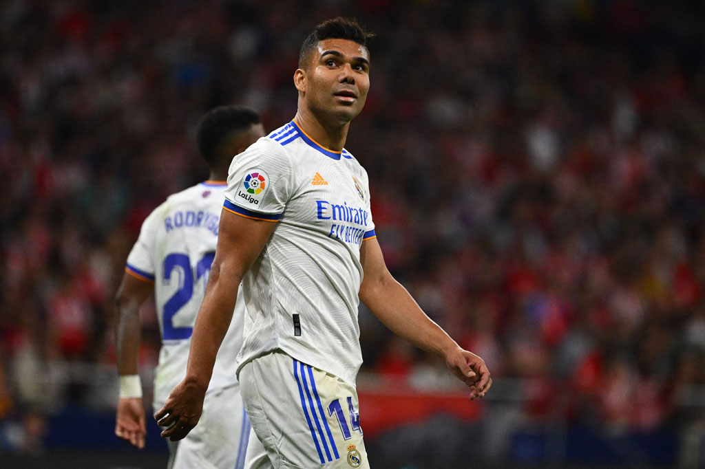 Pemain asal Brasil itu akan mendapatkan kontrak berdurasi empat tahun atau hingga 2026 mendatang serta opsi perpanjangan setahun di Old Trafford.