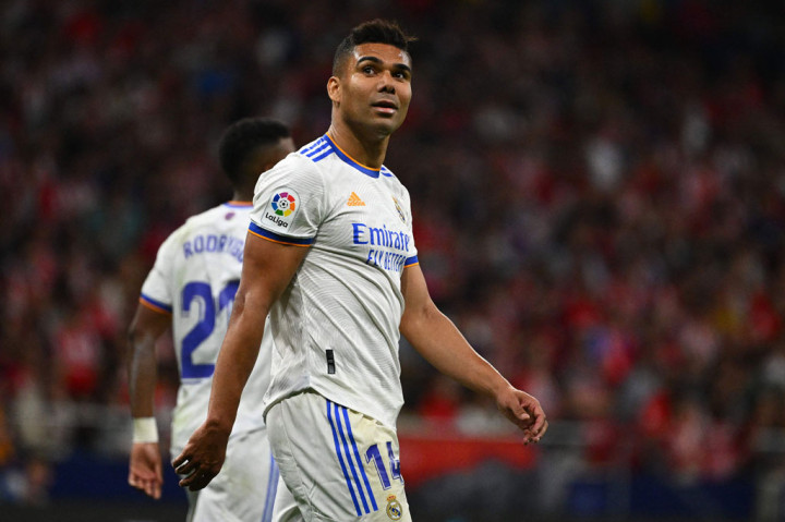 Pemain asal Brasil itu akan mendapatkan kontrak berdurasi empat tahun atau hingga 2026 mendatang serta opsi perpanjangan setahun di Old Trafford.