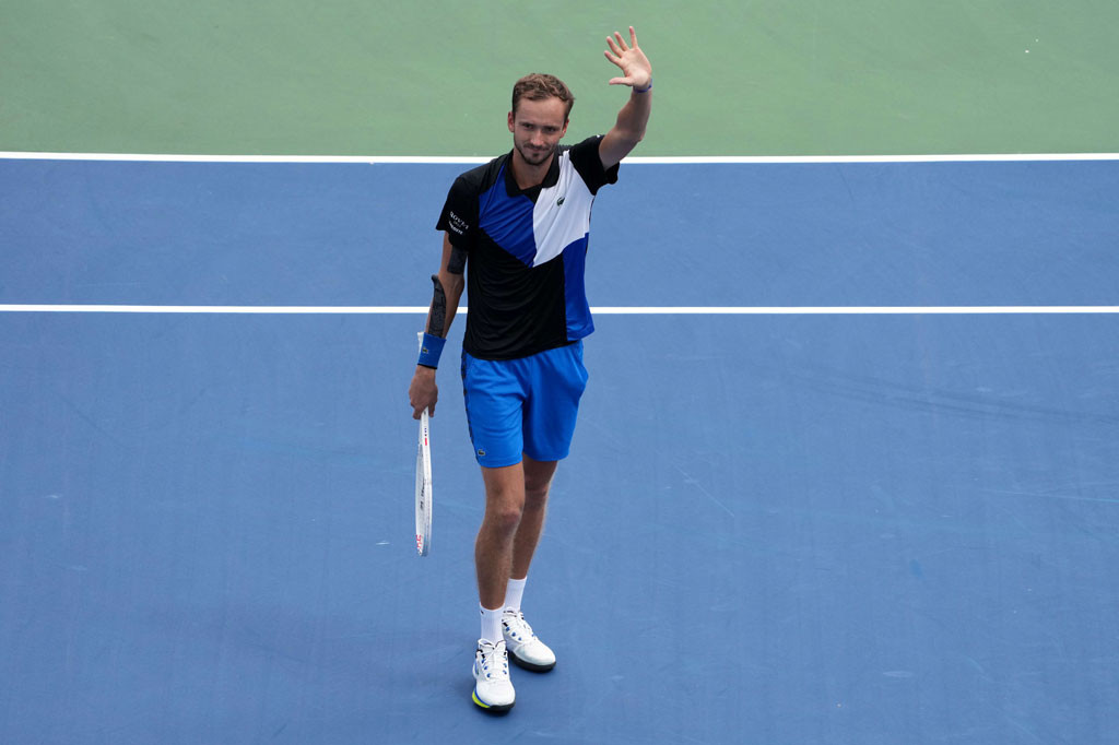 Daniil Medvedev melepaskan 18 ace dan 30 winner saat melaju ke semifinal ATP dan WTA Cincinnati Masters pada Jumat, 19 Agustus 2022 waktu setempat. Medvedev di perempat final mengalahkan Taylor Fritz 7-6 (7/1), 6-3.