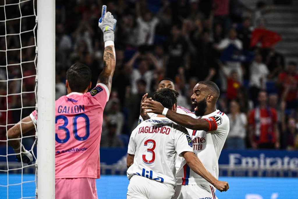Setelah jeda Lyon memulihkan keunggulan. Nicolas Tagliafico menebus kesalahan sebelumnya dengan gol pada menit 47 menit yang disusul gol Tete yang mengubah kedudukan menjadi 3-1.