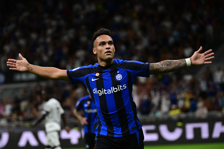 Tuan rumah membuka keunggulan lewat Lautaro Martinez pada menit ke-35. Skor 1-0 bertahan sampai turun minum.