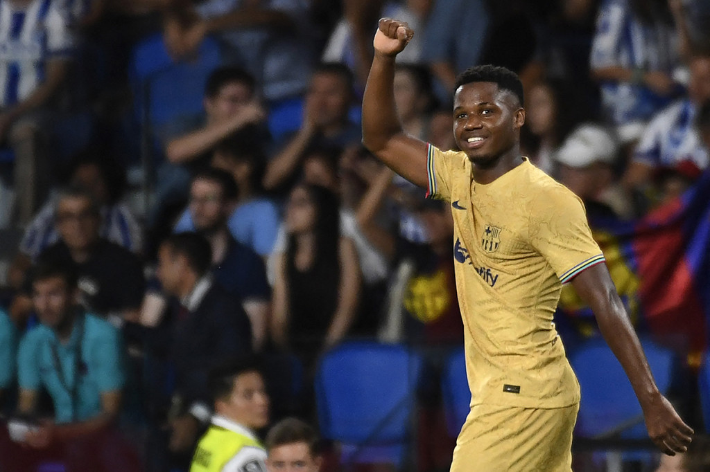 Ansu Fati melakukan selebrasi usai mencetak gol ke gawang Real Sociedad di Liga Spanyol 2022-2023.