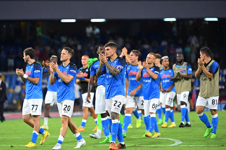 Beralih ke pertandingan lain. Duel Napoli vs Monza di Stadion Diego Armando Maradona, Minggu, 21 Agustus 2022, malam WIB, berakhir manis bagi tuan rumah. Napoli tanpa ampun menghajar AC Monza, yang baru promosi ke Serie A, dengan skor telak 4-0.
