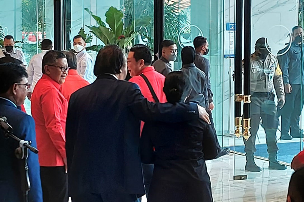 Ketua DPP Puan Maharani menyampaikan terima kasih kepada Ketua Umum (Ketum) Partai NasDem Surya Paloh. Puan merasa disambut dengan hangat dalam kunjungan ke NasDem Tower.