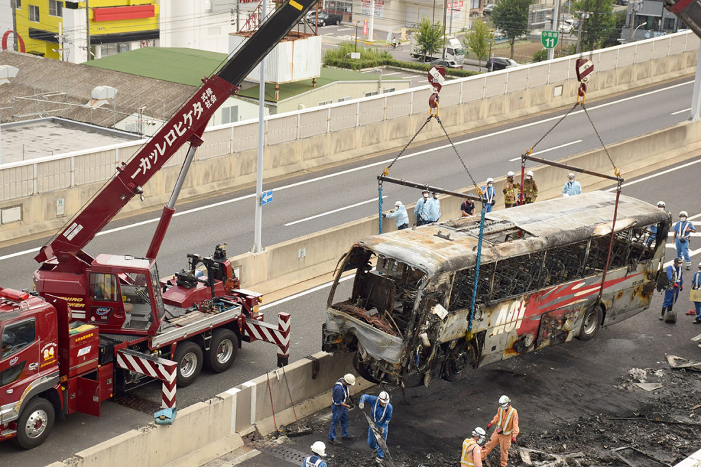 Ketika kecelakaan terjadi, bus sedang dalam perjalanan dari Stasiun Nagoya ke Bandara Nagoya. Saat ini investigasi sedang berlangsung.

